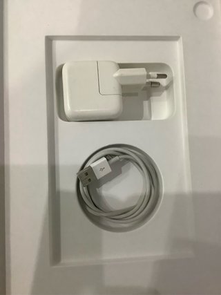 Cargador Apple iPhone y Cable USB