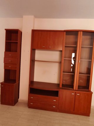 Mueble de salón madera y cristal