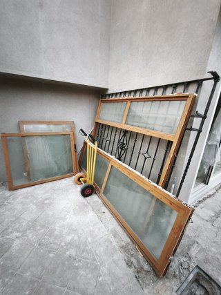 Ventanas de alumino  y rejas de hierro