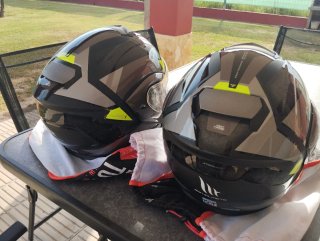 Pareja Cascos Modulares MT W17  ATOM (M y S)