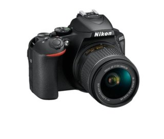 Nikon D5600 + Tarjeta 64GB y Funda