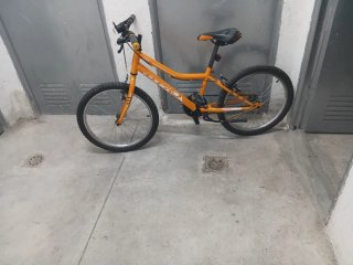 Bicicleta infantil naranja B-PRO 20