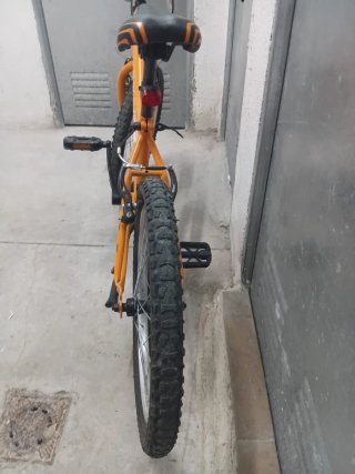 Bicicleta infantil naranja B-PRO 20