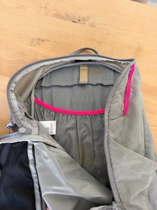 Mochila The North Face Gris y Rosa