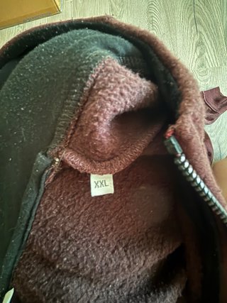 Sudadera con capucha y bolsillo frontal