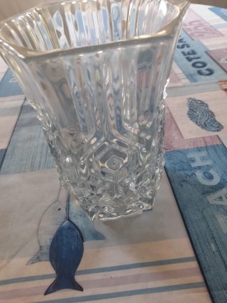 Jarrón de cristal tallado  20 cm