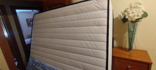 Colchón viscoelástico con base tapizada 135x180