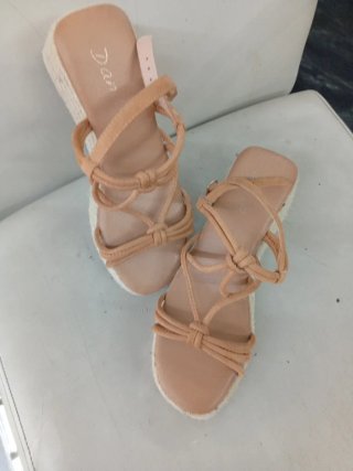 Sandalias cuña verano color camel