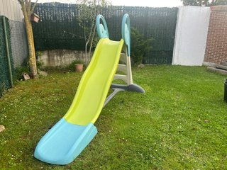 Tobogán infantil Smoby XL verde y azul.