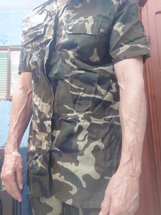 Traje militar de campaña