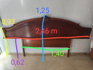 Cabecero de cama de madera tallada