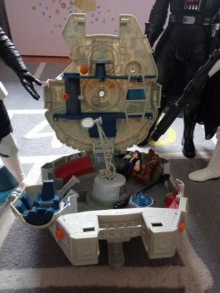 Lote Star Wars Figuras y nave alcon millenario