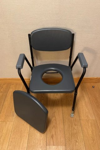 Silla wc acolchada con orinal y tapa, como nueva