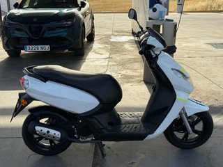 Peugeot Kisbee 4T Blanco Scooter