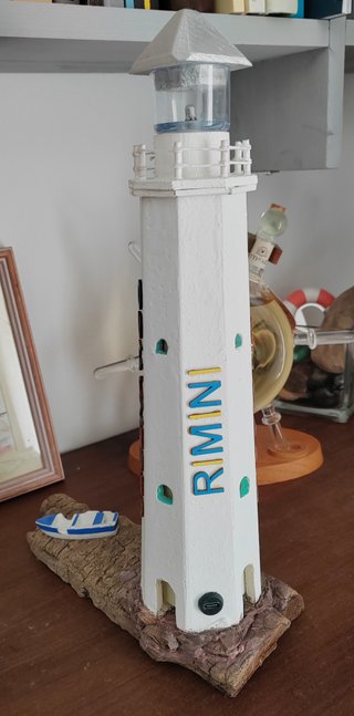 Faro decorativo in legno con luci