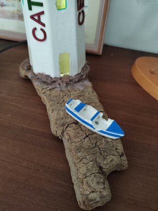 Faro decorativo in legno con luci