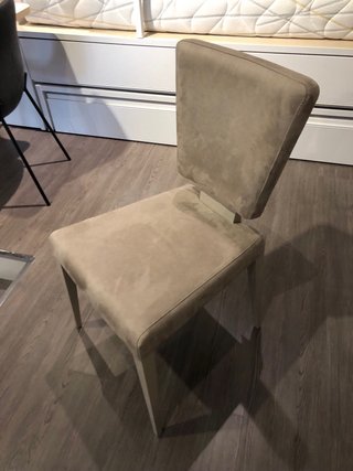 Silla tapizada beige