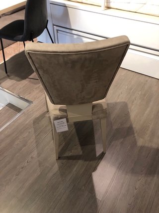 Silla tapizada beige