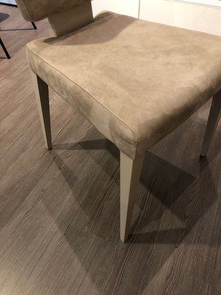 Silla tapizada beige