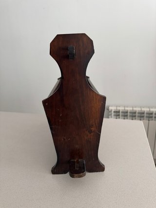 Revistero Antiguo de Madera Oscura