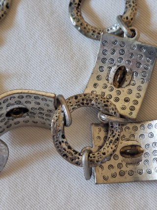 Collar estilo tribal metal  plateado/dorado bronce