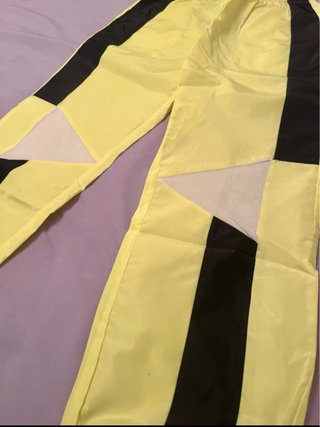 Pantalón deportivo amarillo flúor