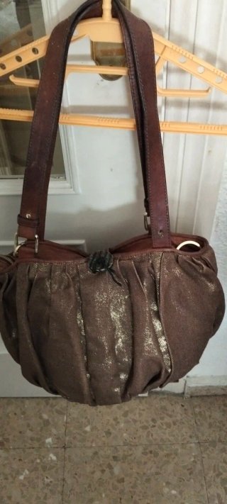 Bolso grande cuero y tela marrón dorado ,bandolera