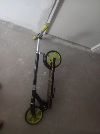 Patinete plegable ruedas amarillas