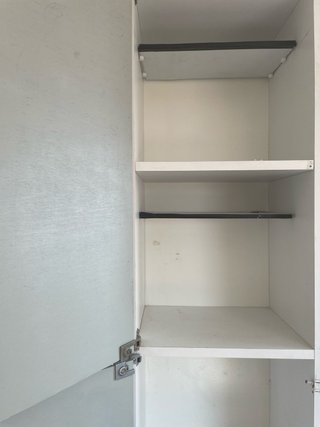 Armario de baño gris y blanco. Buen estado.