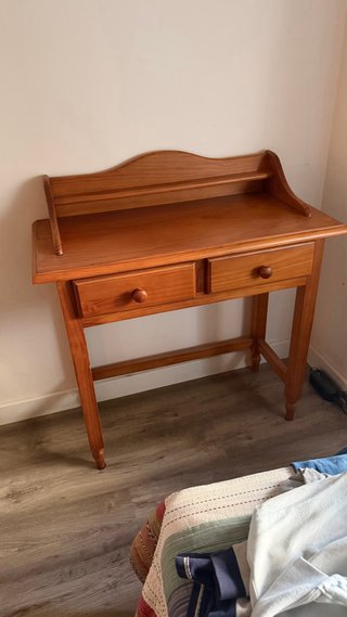 Cómoda de madera con cajones
