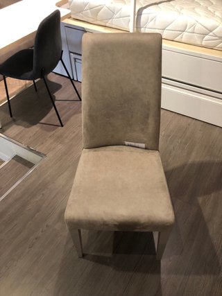 Silla tapizada beige