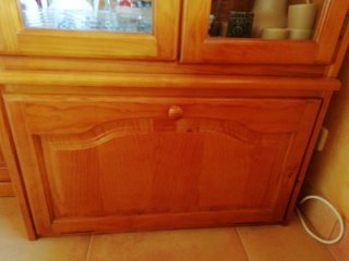 Vitrina Grande de Madera + Mueble Almacenamiento