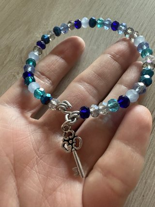 Bracciale cristalli blu con ciondolo chiave