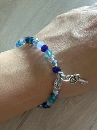 Bracciale cristalli blu con ciondolo chiave