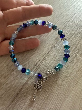 Bracciale cristalli blu con ciondolo chiave
