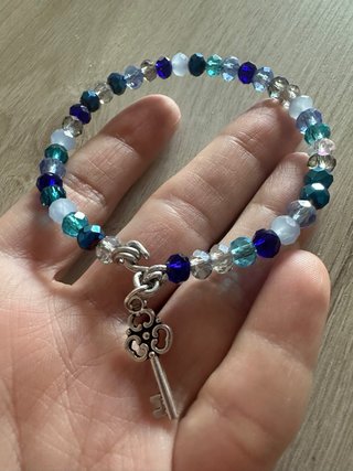 Bracciale cristalli blu con ciondolo chiave