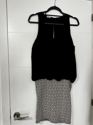 Vestido negro con falda estampada ajustada Talla S