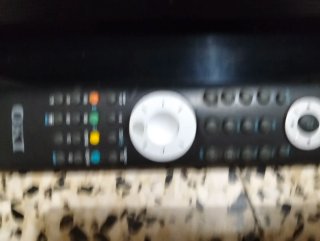 Televisor OKI Plano Negro con mando a distancia