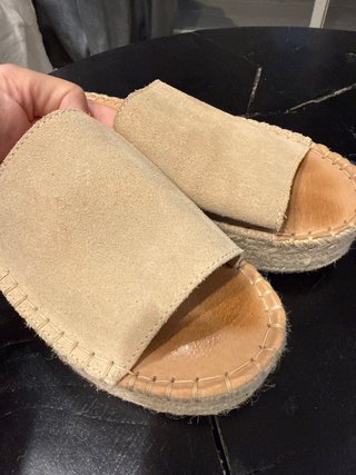 Sandalias de esparto ante beige con solapa de ante