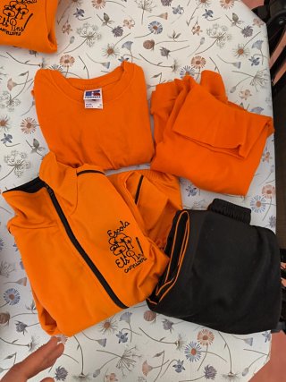 Chándal escolar Els Pins Castelldefels Talla 4