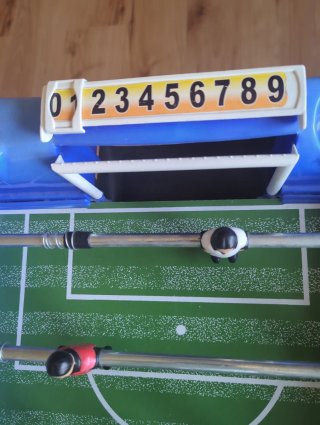 Futbolín azul y negro