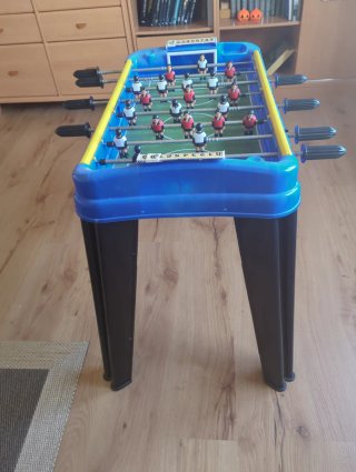 Futbolín azul y negro