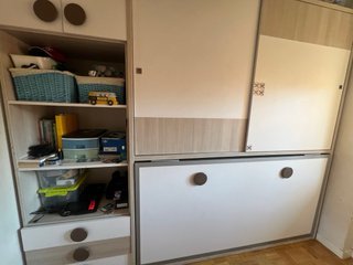 Cama abatible con armario y estantería