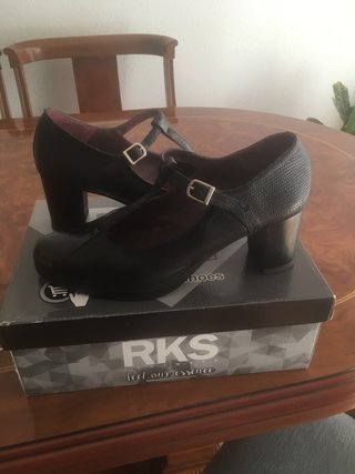 Zapatos de tacón RKS negros charol