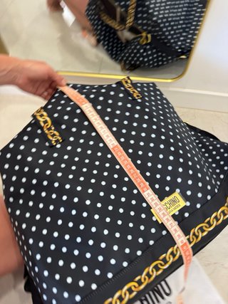Bolso de viaje Moschino lunares y cadena