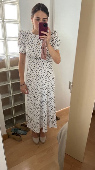 Vestido midi blanco con lunares azules