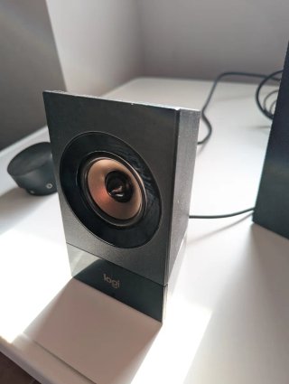 Altavoces Logitech Z533 2.1 con Subwoofer
