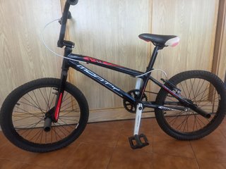 Bicicleta BMX Monty 130. 20" Negra y Roja