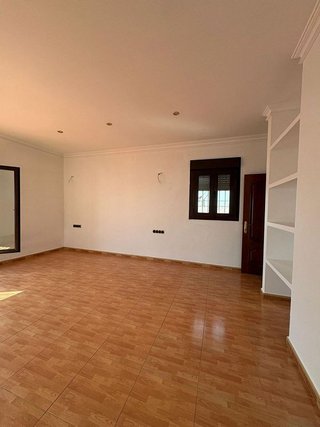Chalet en alquiler en Carmona