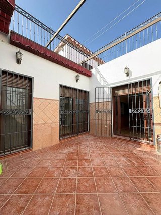 Chalet en alquiler en Carmona